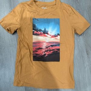 Boys Cat & Jack Short Sleeve T-shirt. Size L